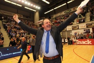 Emile Rousseaux, élu entraîneur de l'année (2012-2013) après son doublé Coupe-Championnat avec Knack Roeselare