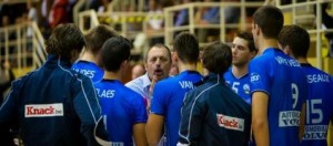 Les joueurs d'Emile Rousseaux, attentifs à ses consignes !