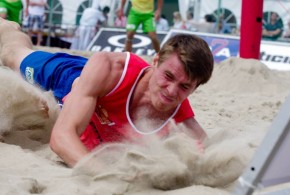 Tom Van Walle a chuté une nouvelle fois face à la paire Douwen/Adriaensens en demi-finale à Hannut. (Photo : Salva Jimenez Rodriguez)