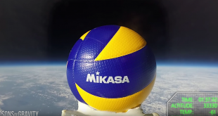 Le premier ballon de volley-ball envoyé dans l'espace par les Sons Of Gravity