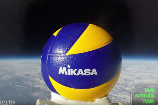 Le premier ballon de volley-ball envoyé dans l'espace par les Sons Of Gravity